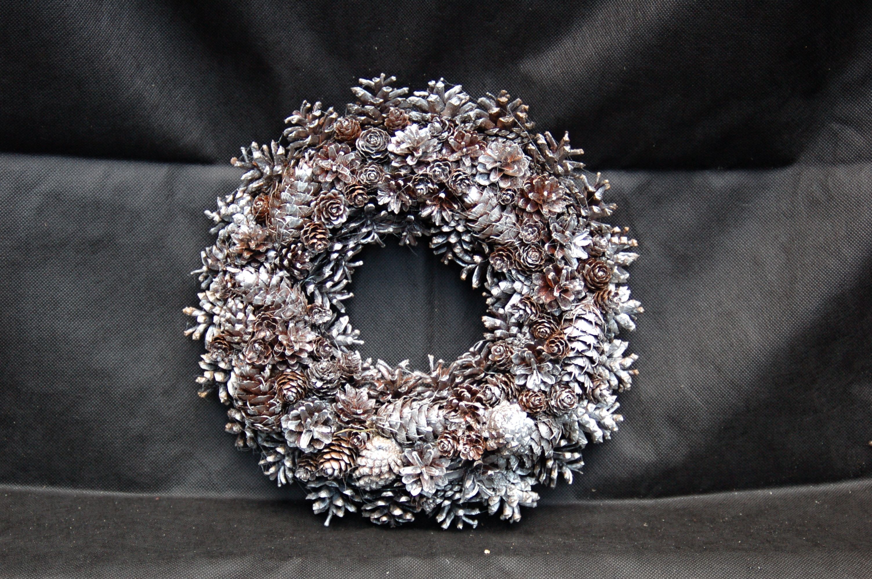 Věnec šiškový stříbrný 20/30cm, 